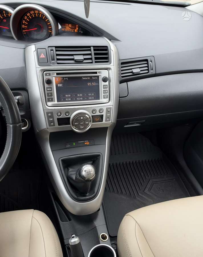 Toyota Verso 2012 — photo 13