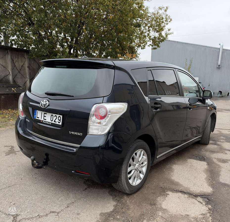 Toyota Verso 2012 — engine 1998 cm³, 126 HP (93kW)