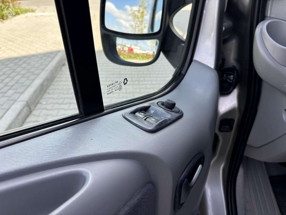 Renault Trafic 2007 — photo 12