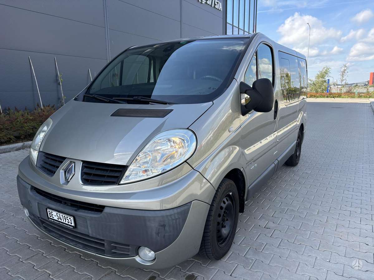 Renault Trafic 2007 — rear view