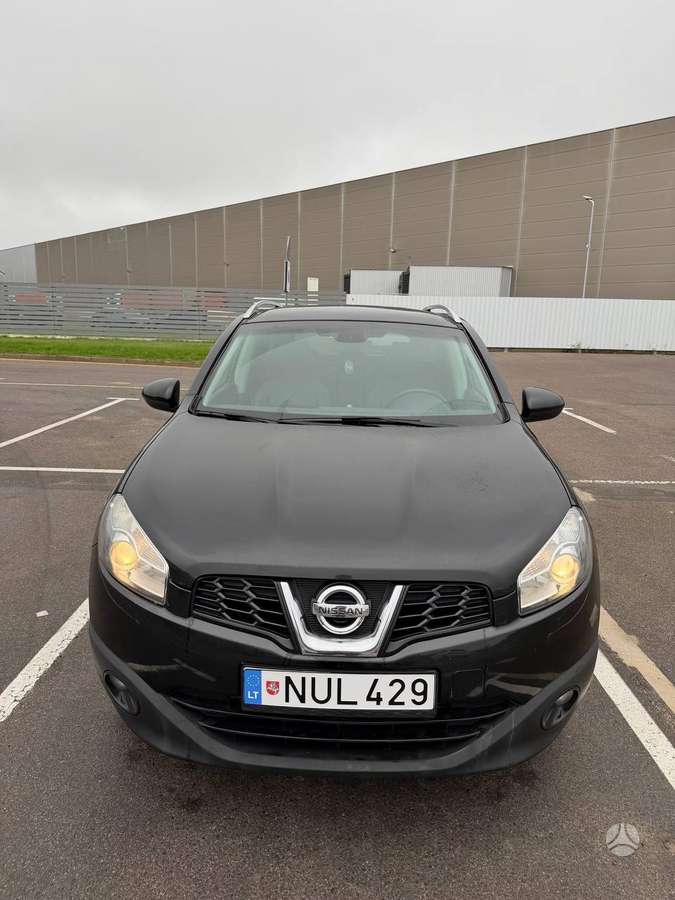 Nissan Qashqai 2011 — rear view