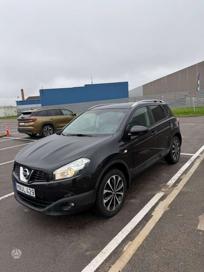 Nissan Qashqai 2011 — interior