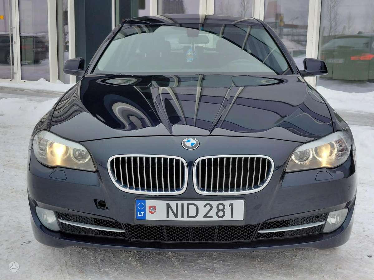 BMW 520 2013 — rear view