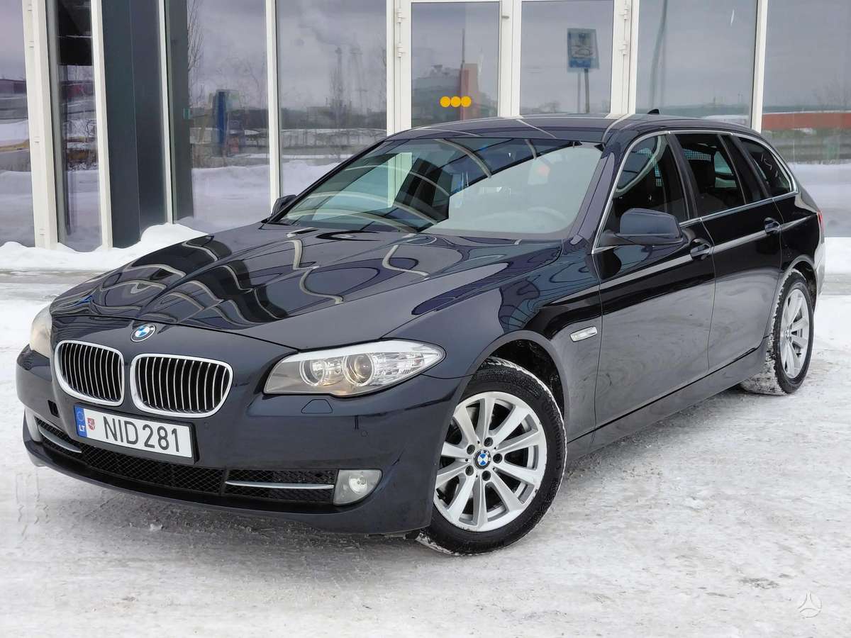 BMW 520 2013 — interior