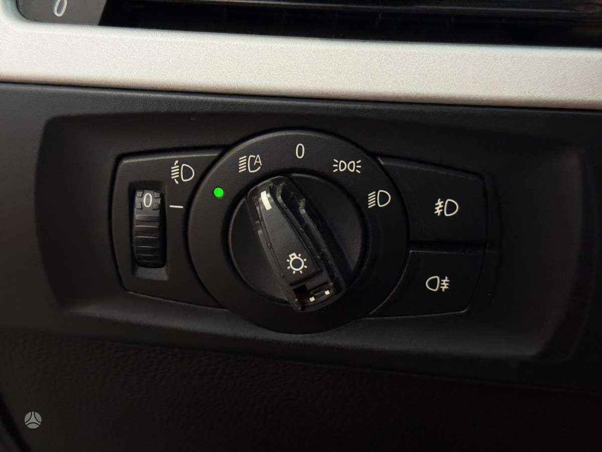 BMW 318 2011 — photo 19
