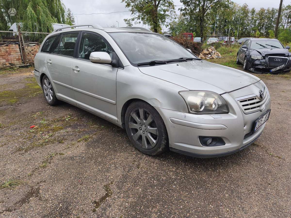 Toyota Avensis 2007 — rear view