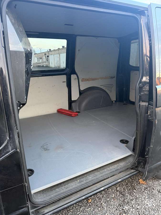 Volkswagen Transporter 2013 — photo 10