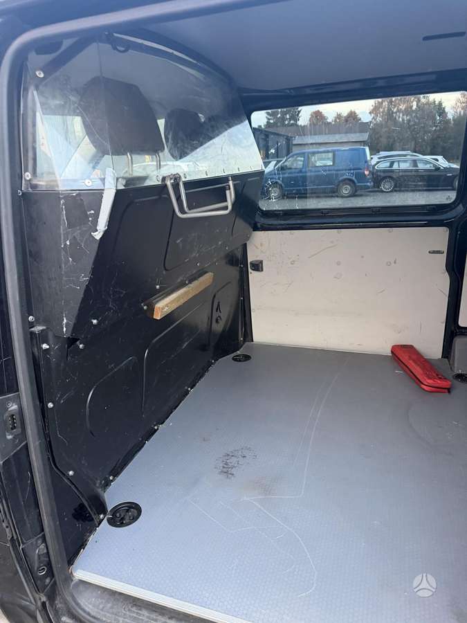 Volkswagen Transporter 2013 — photo 11