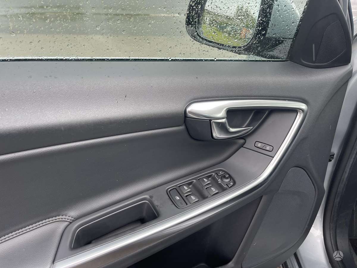 Volvo V60 2014 — photo 11