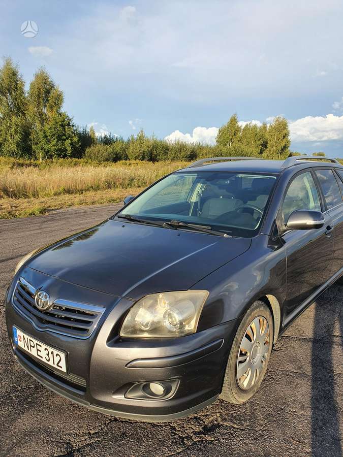 Toyota Avensis 2007 — вигляд ззаду