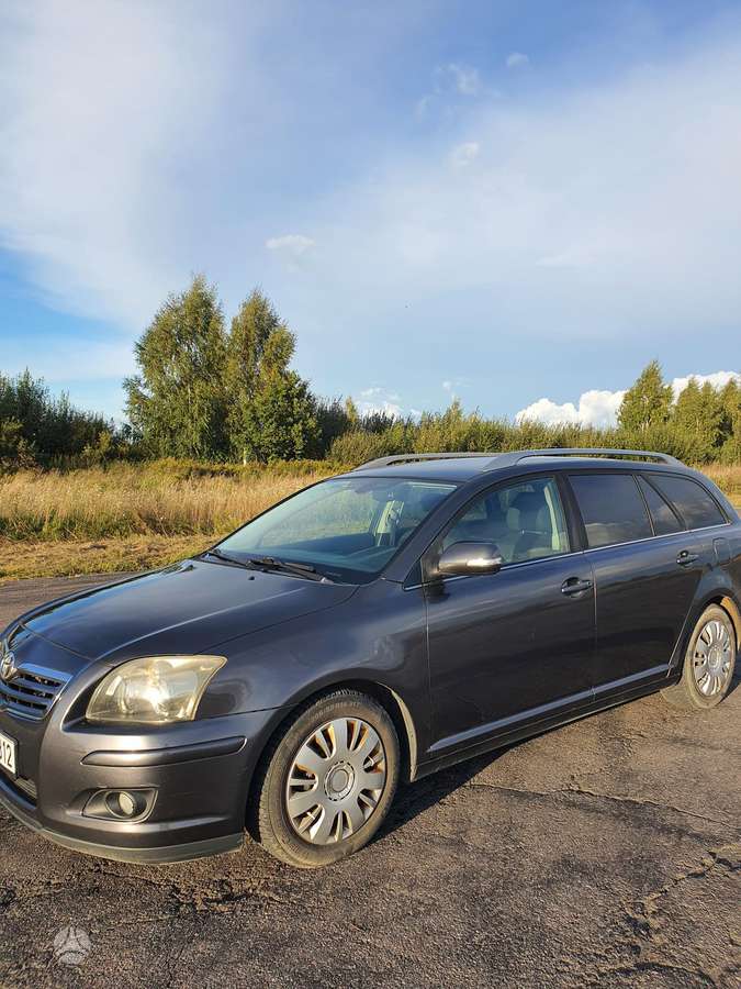 Toyota Avensis 2007 — салон