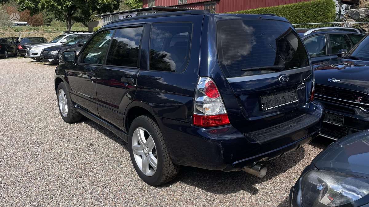 Subaru Forester 2006 — rear view