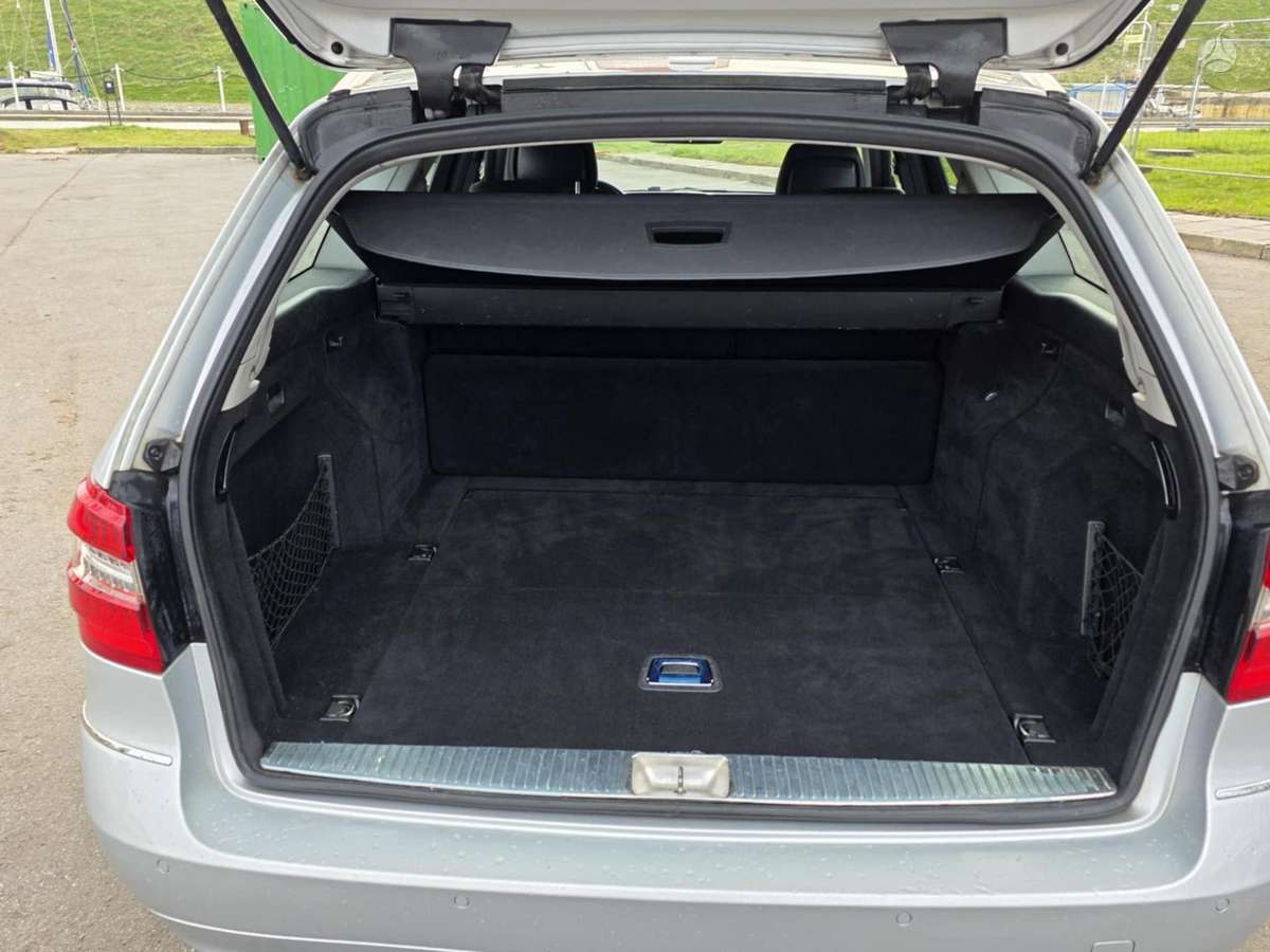 Mercedes-Benz E220 2011 — photo 10
