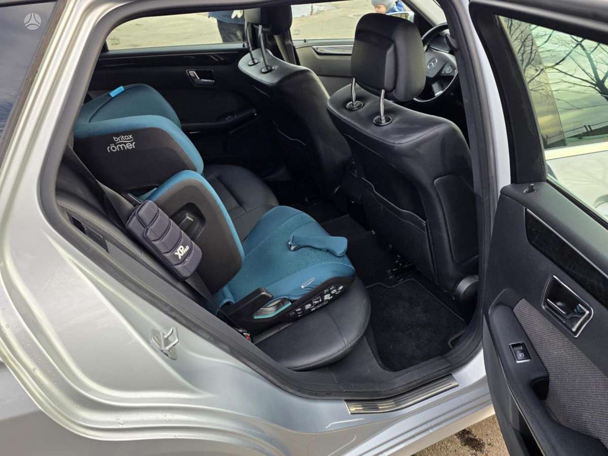 Mercedes-Benz E220 2011 — photo 12