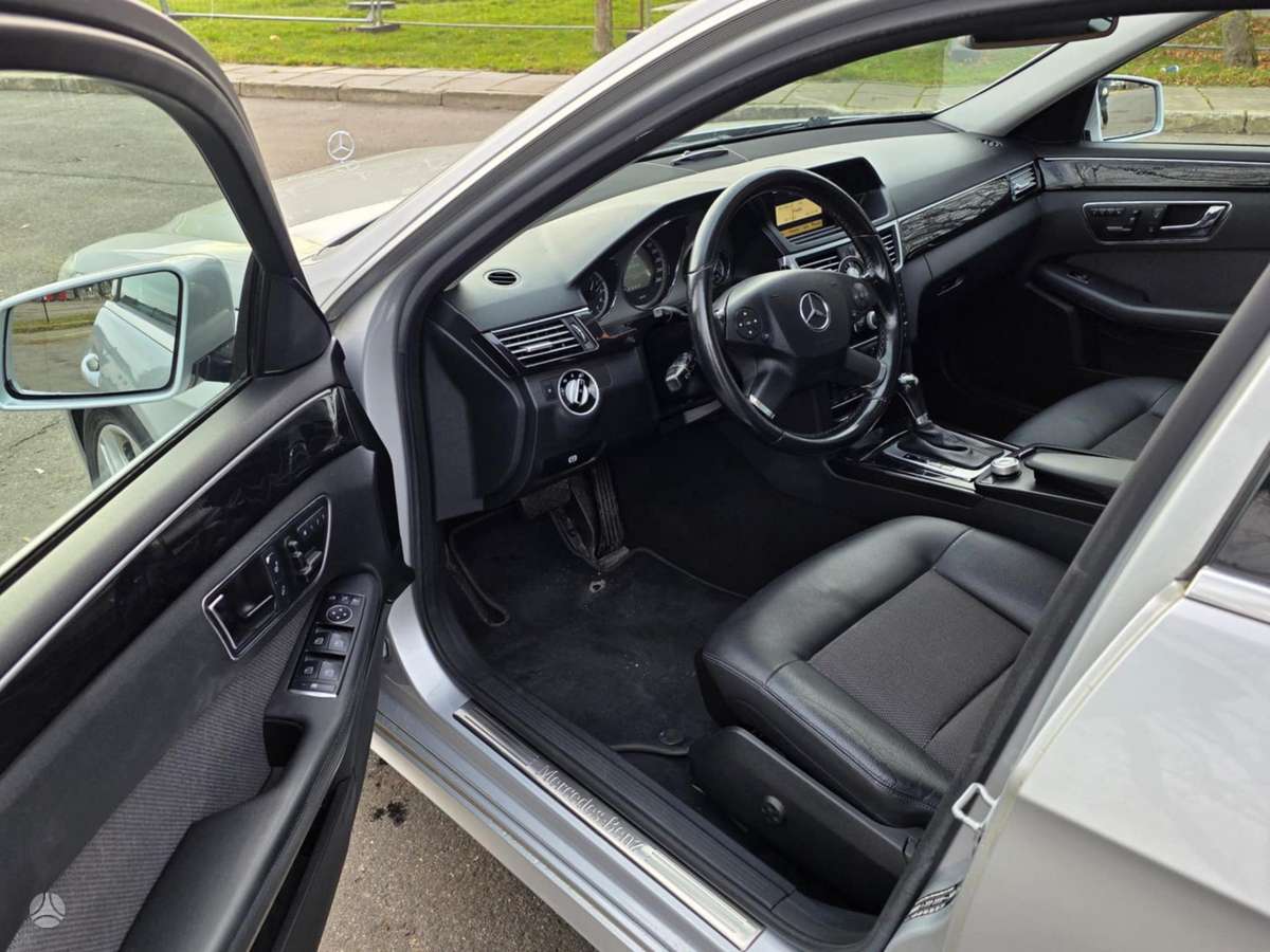 Mercedes-Benz E220 2011 — photo 7