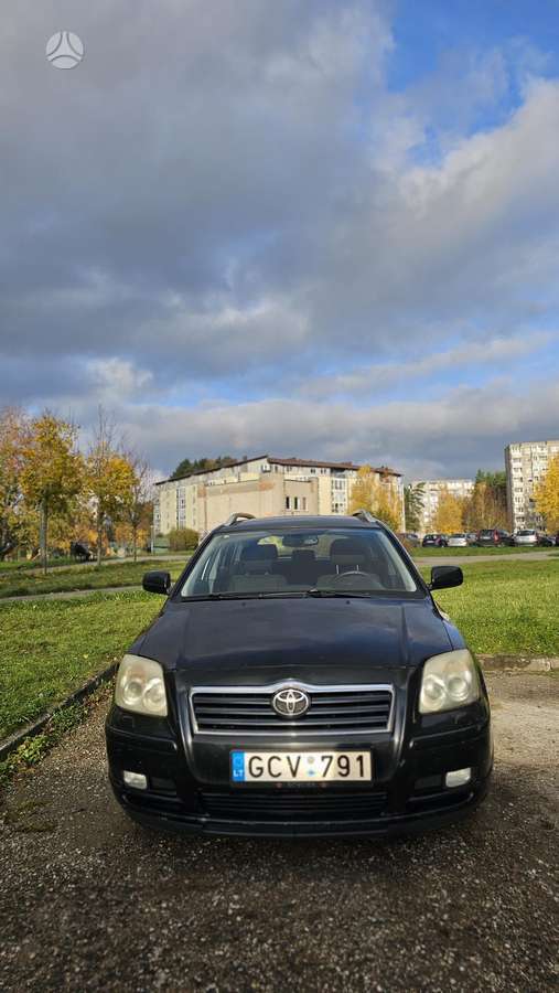 Toyota Avensis 2004 — rear view