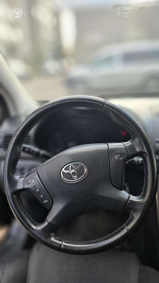 Toyota Avensis 2004 — photo 8
