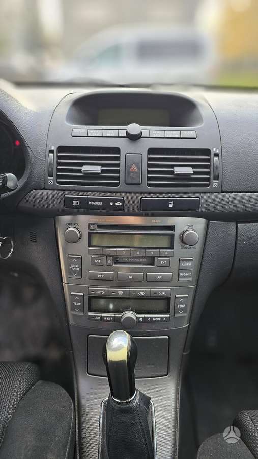 Toyota Avensis 2004 — photo 9
