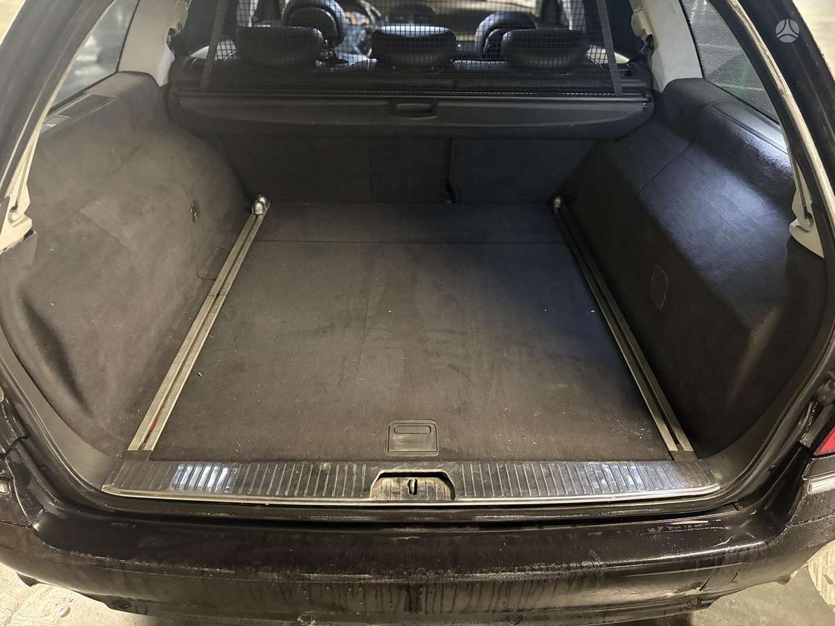 Mercedes-Benz E320 2004 — photo 10