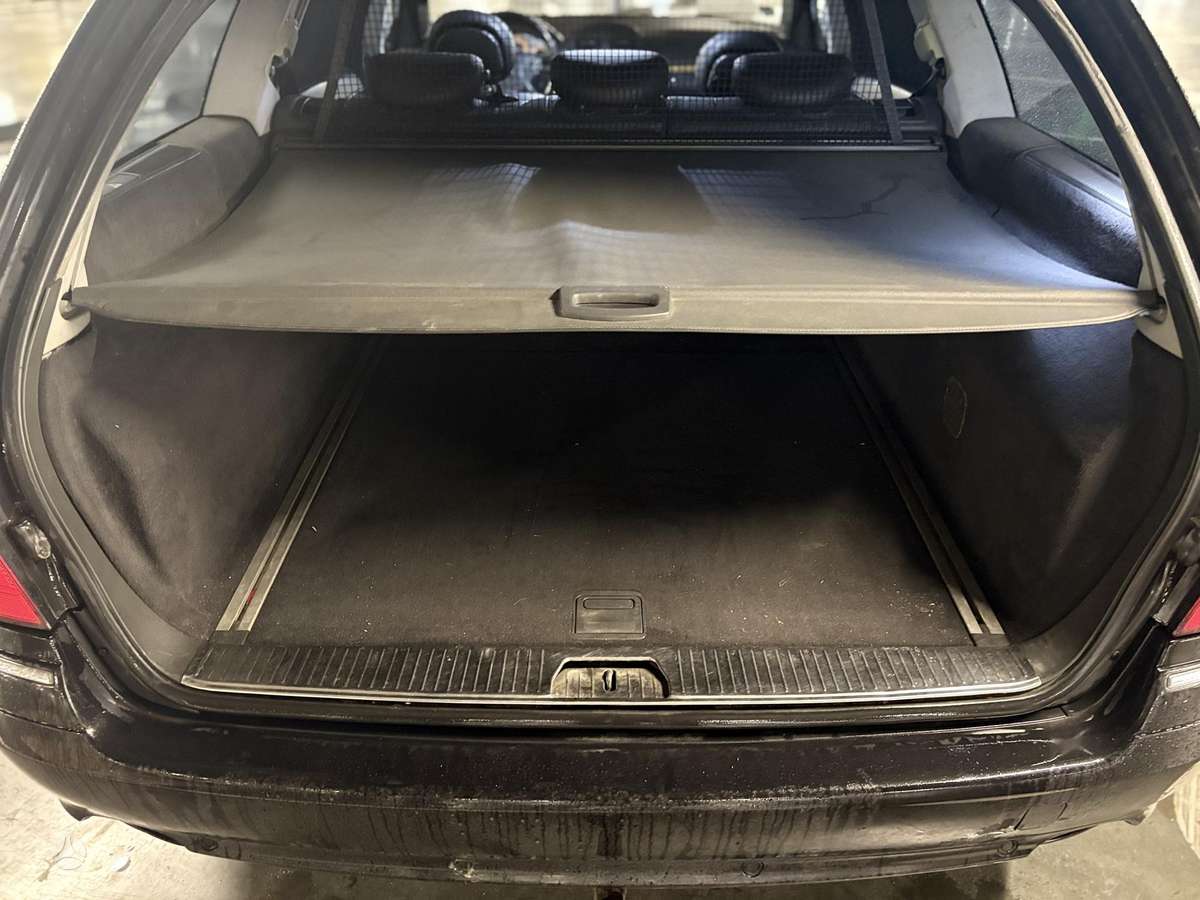 Mercedes-Benz E320 2004 — photo 11