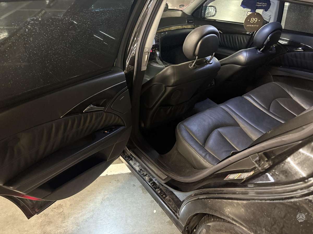 Mercedes-Benz E320 2004 — photo 12