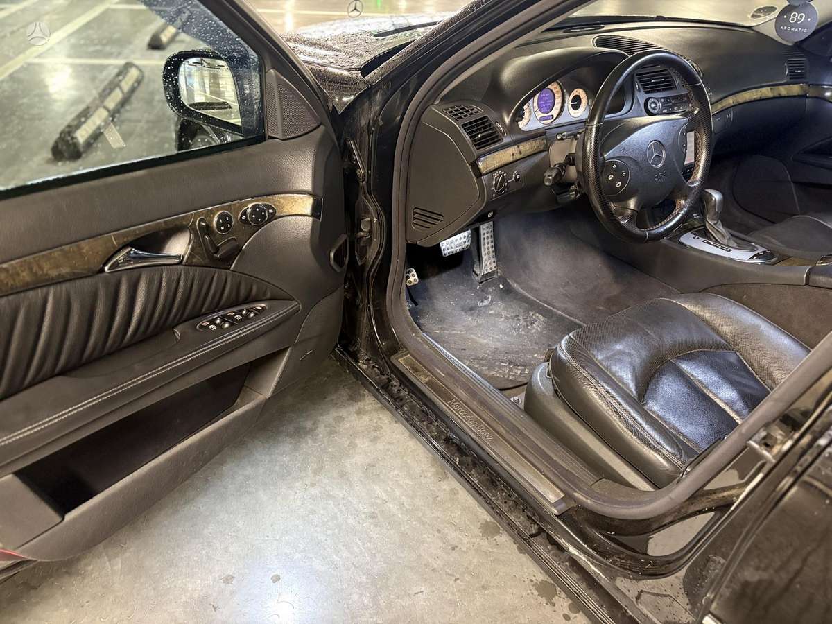 Mercedes-Benz E320 2004 — photo 16