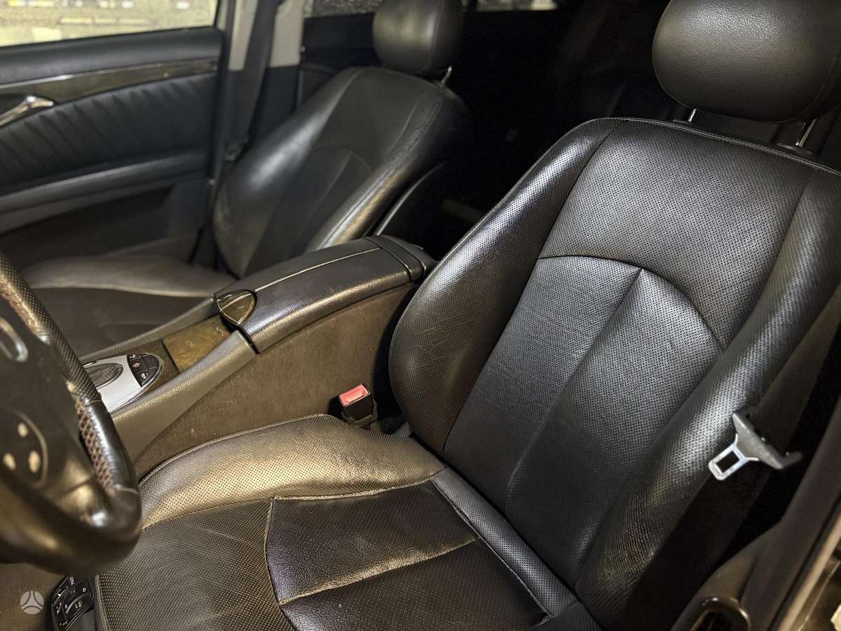 Mercedes-Benz E320 2004 — photo 17