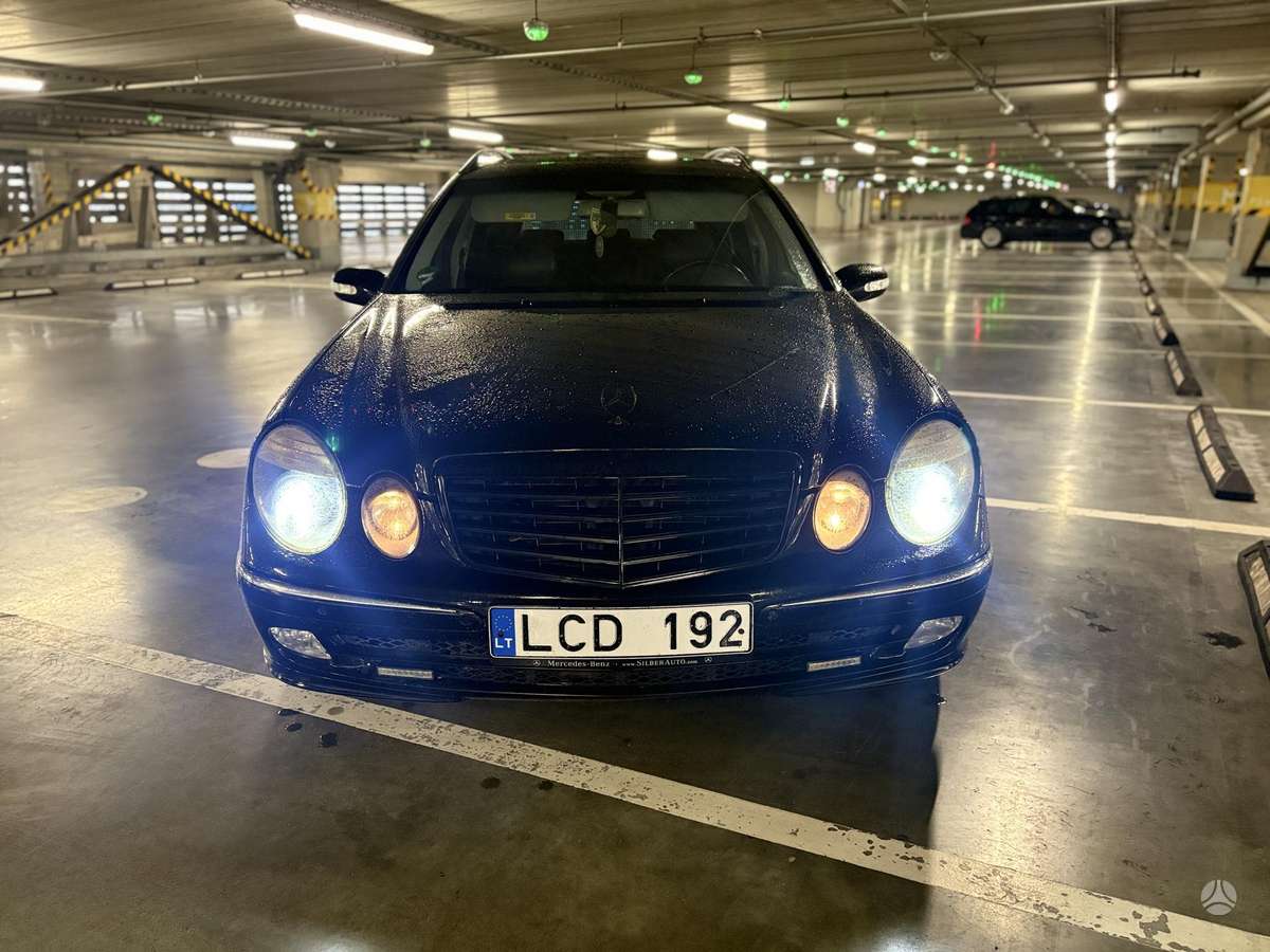 Mercedes-Benz E320 2004 — photo 25