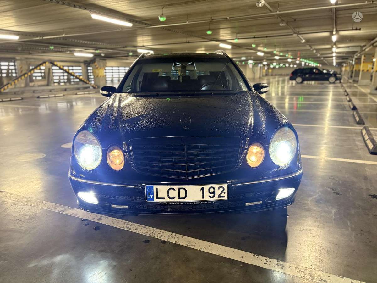 Mercedes-Benz E320 2004 — photo 26