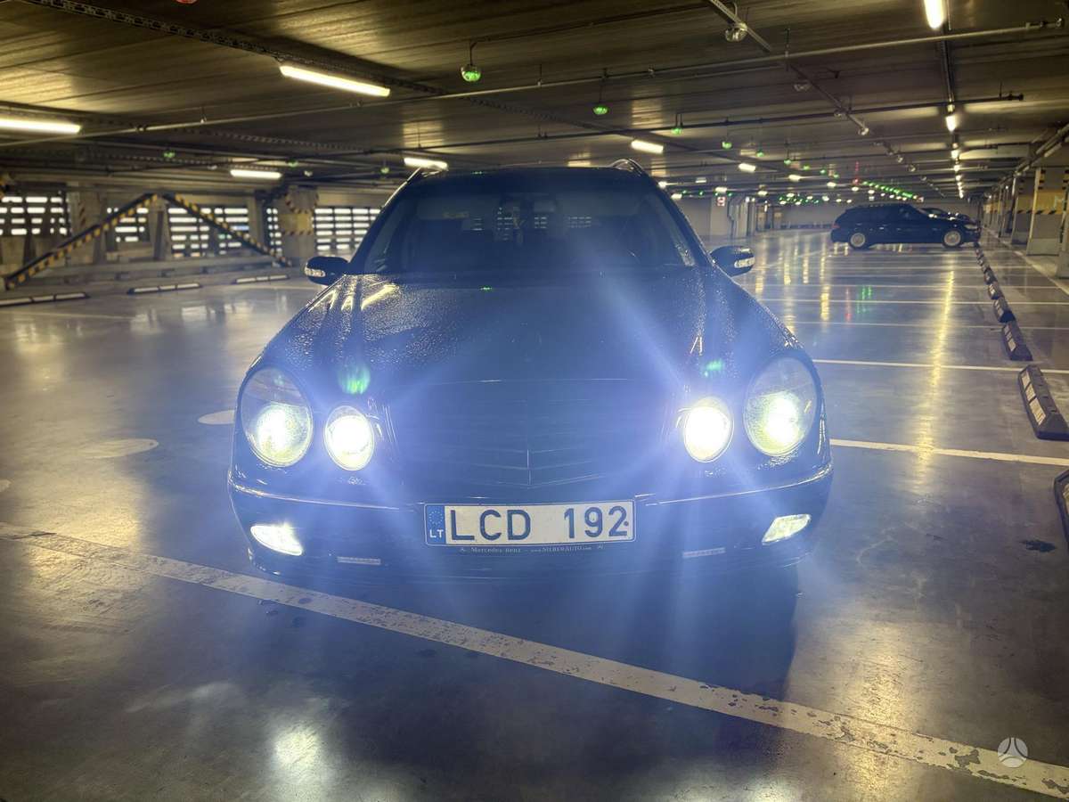 Mercedes-Benz E320 2004 — photo 27