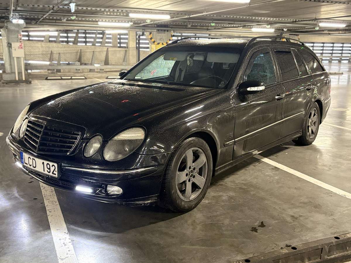 Mercedes-Benz E320 2004 — interior