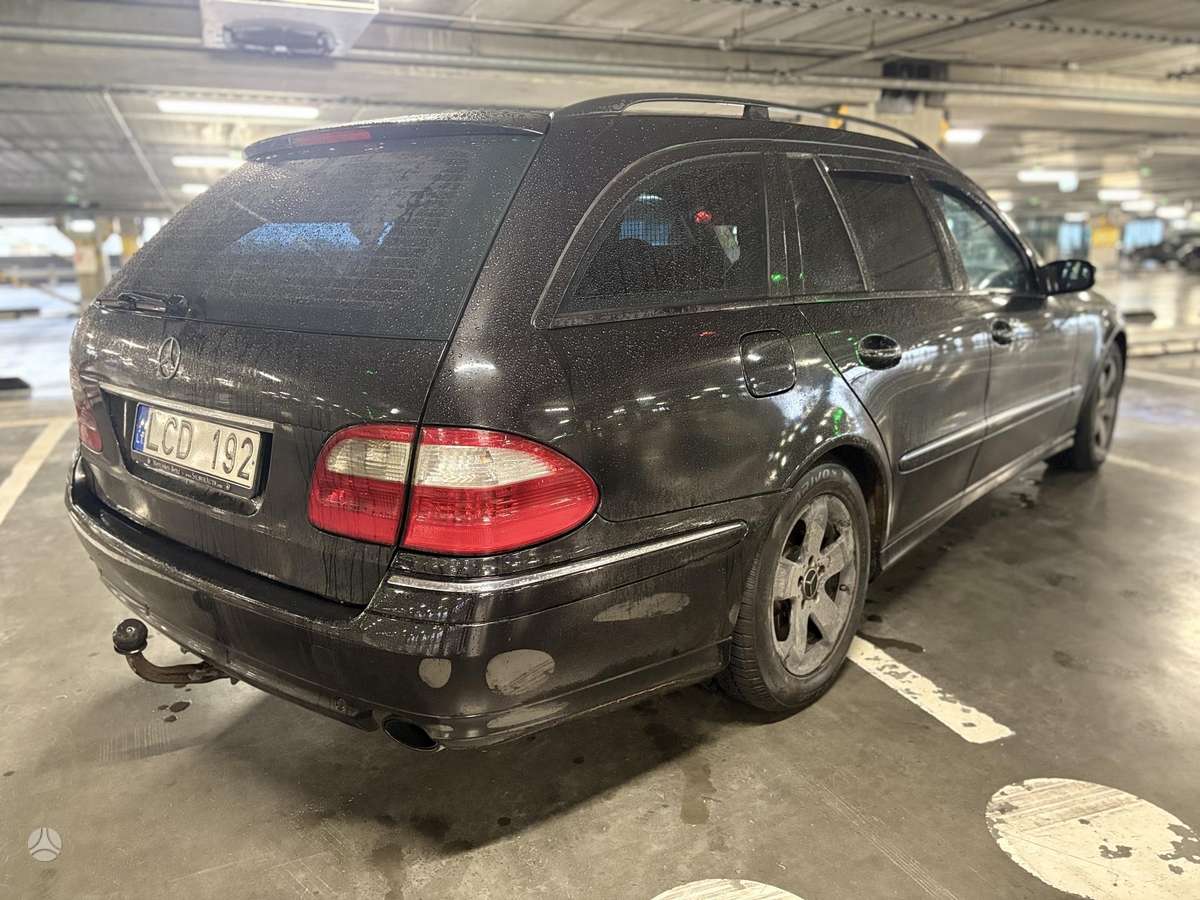 Mercedes-Benz E320 2004 — photo 7