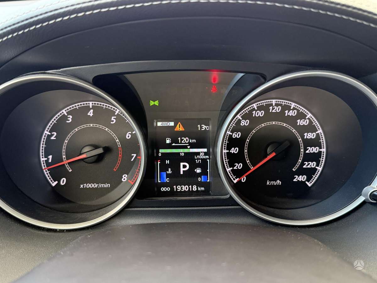 Mitsubishi Outlander 2012 — photo 9