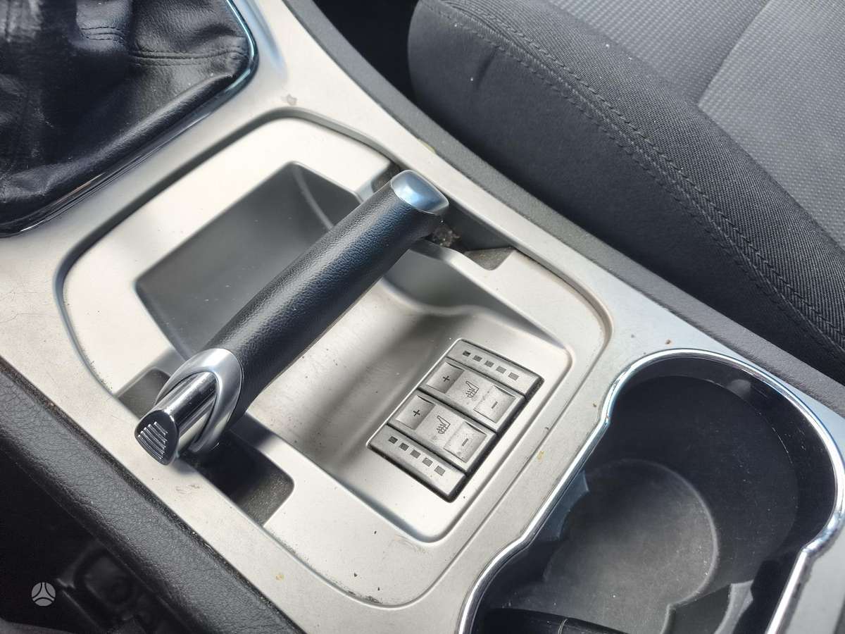Ford Galaxy 2010 — photo 11