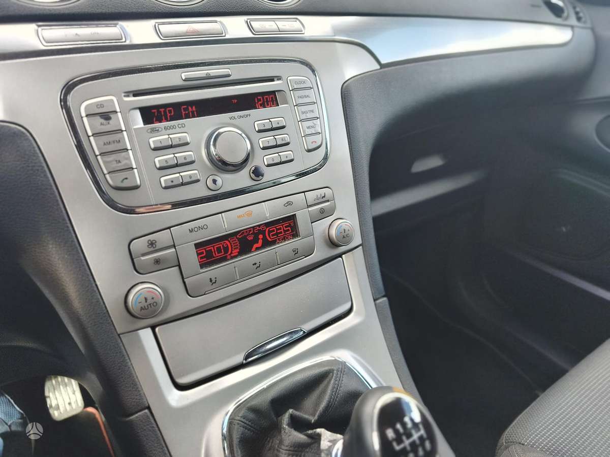 Ford Galaxy 2010 — photo 12