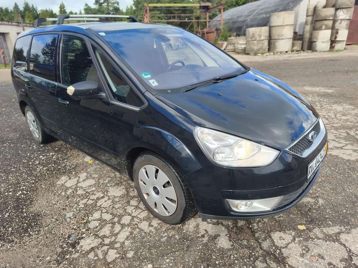 Ford Galaxy 2010 — photo 16