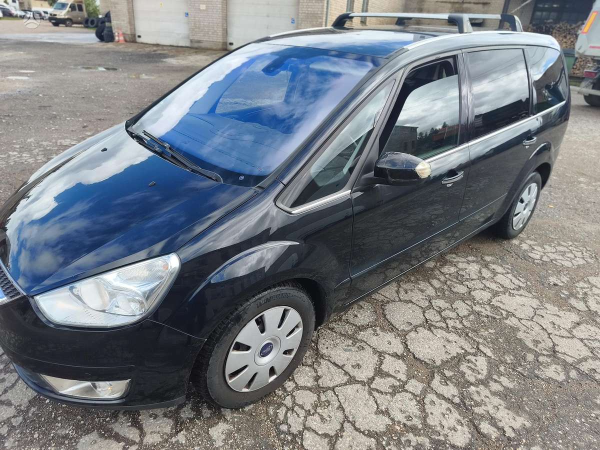 Ford Galaxy 2010 — interior
