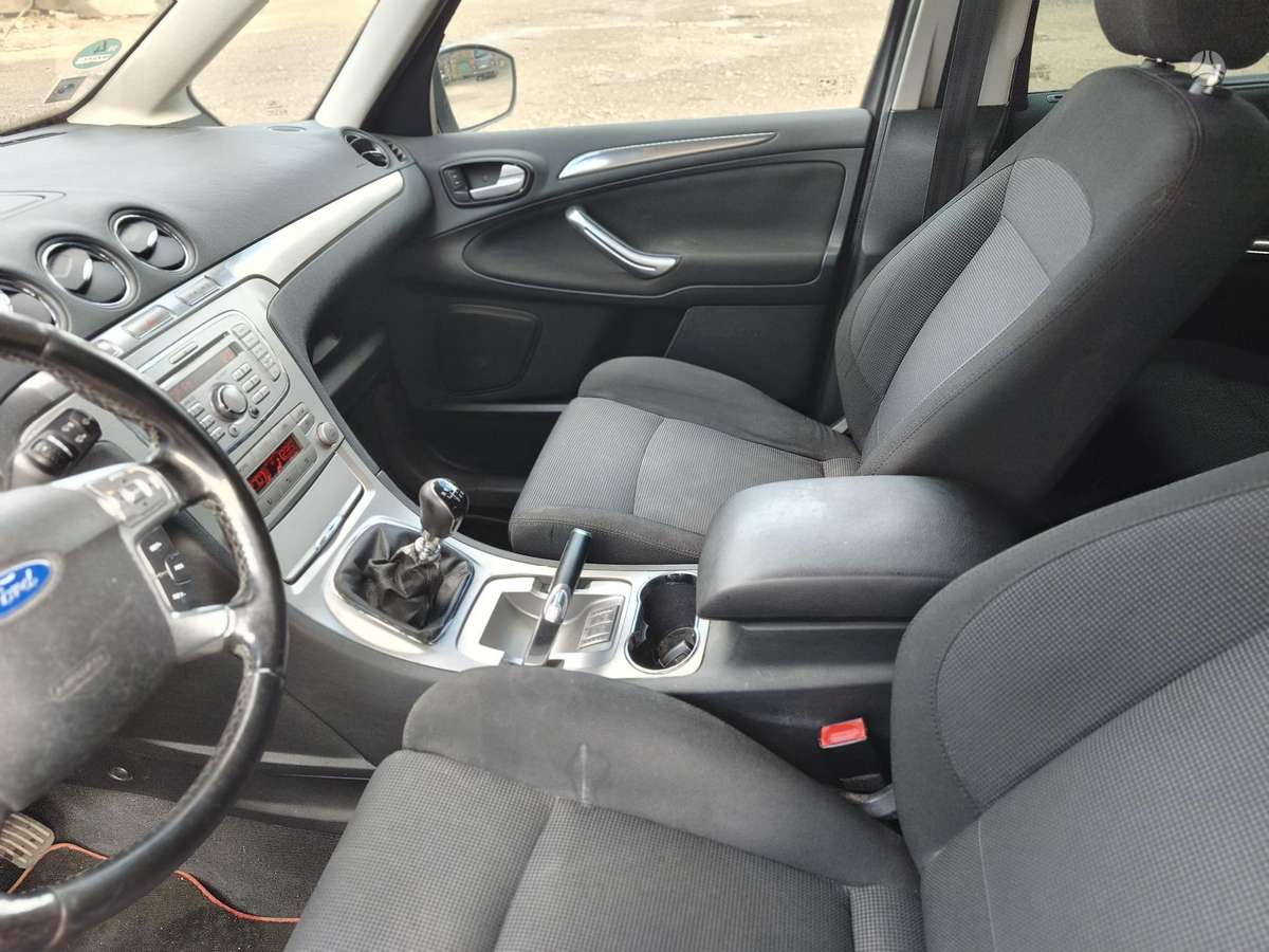 Ford Galaxy 2010 — photo 8