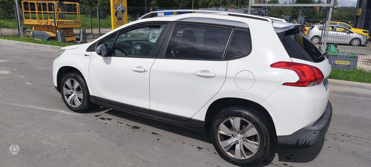 Peugeot 2008 2014 — вигляд ззаду