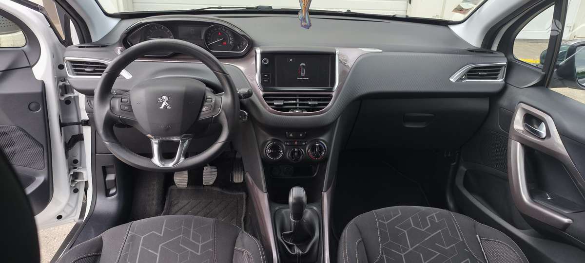 Peugeot 2008 2014 — салон