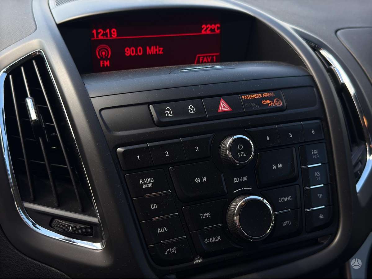 Opel Zafira 2013 — фото 17