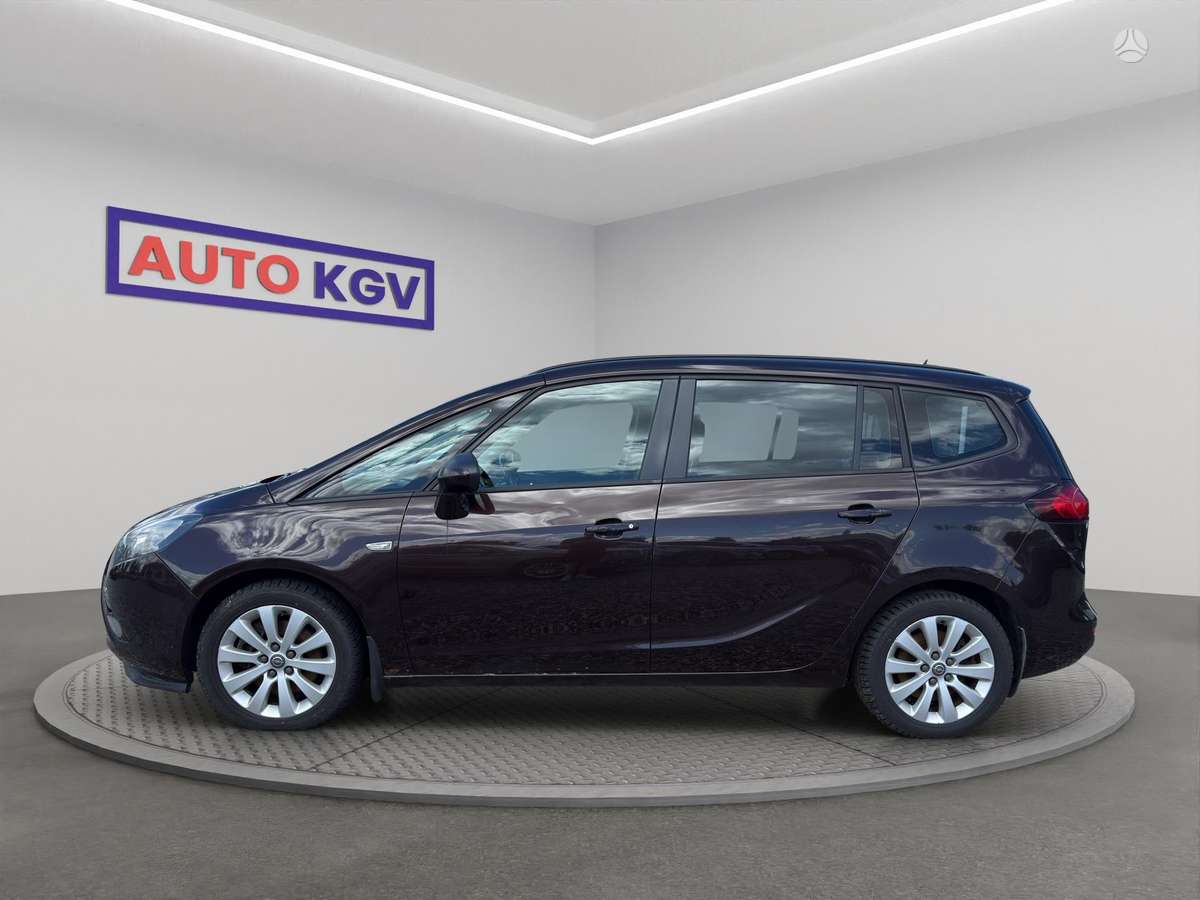 Opel Zafira 2013 — вигляд ззаду