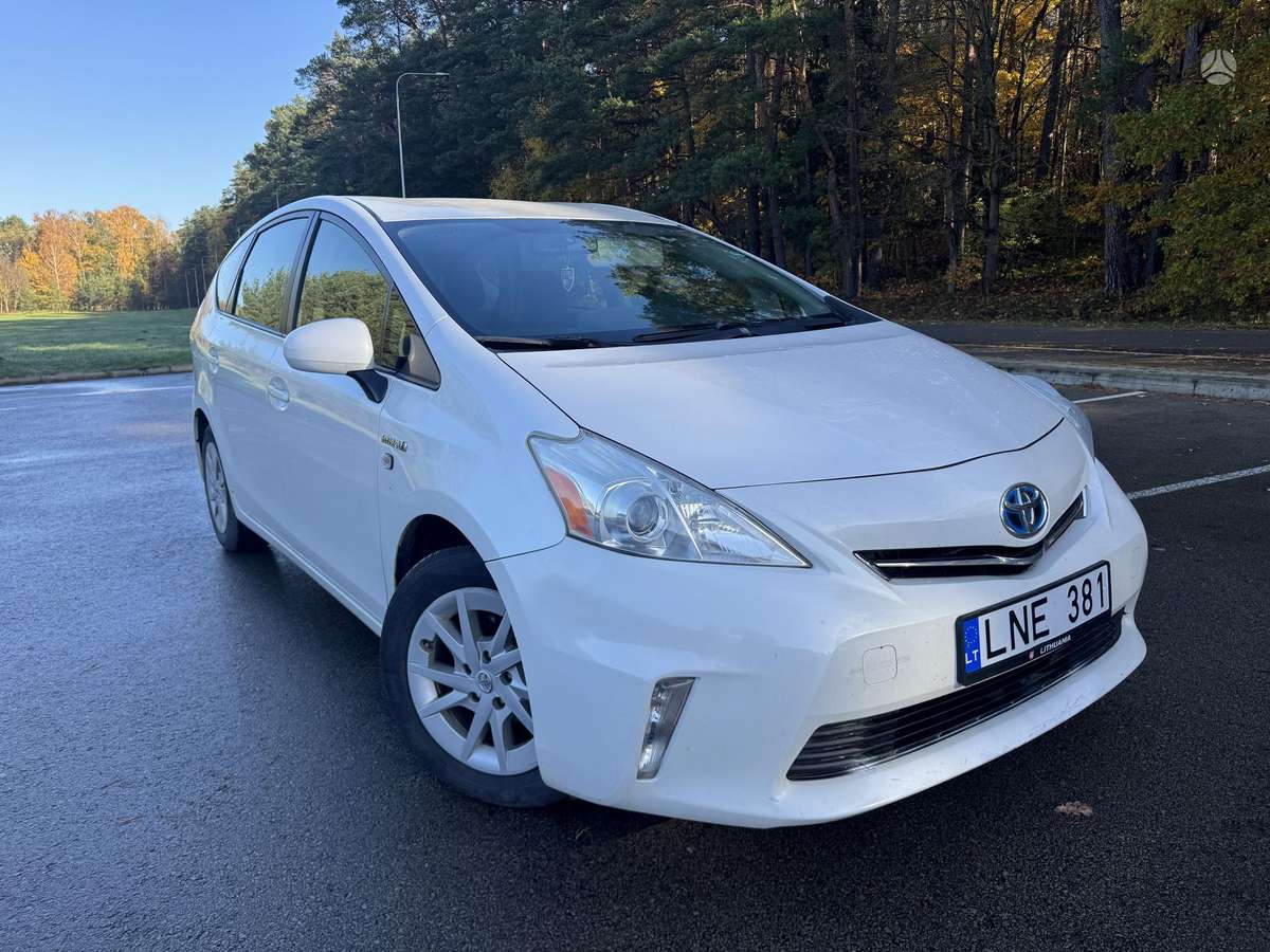 Toyota Prius+ 2014 — rear view