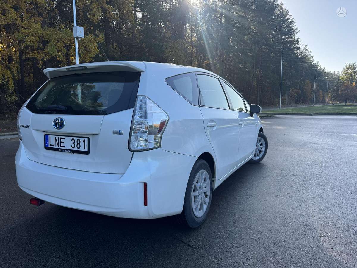 Toyota Prius+ 2014 — interior
