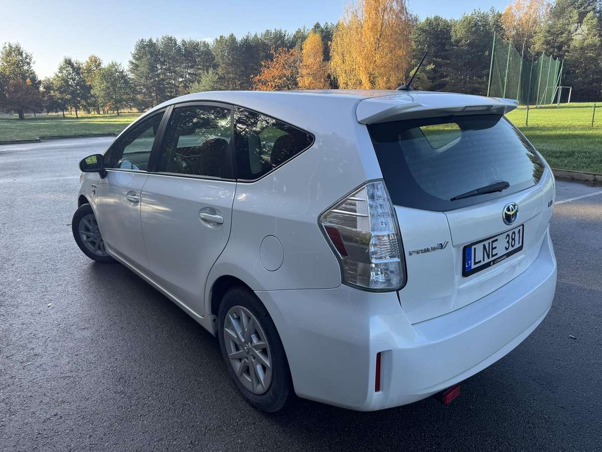 Toyota Prius+ 2014 — engine 1800 cm³, 99 HP (73kW)