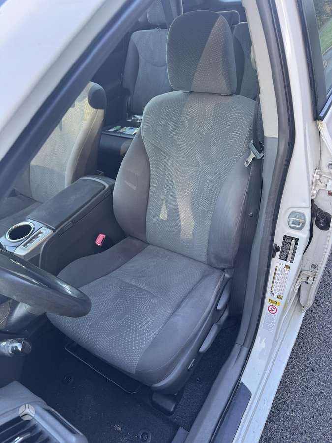 Toyota Prius+ 2014 — photo 6