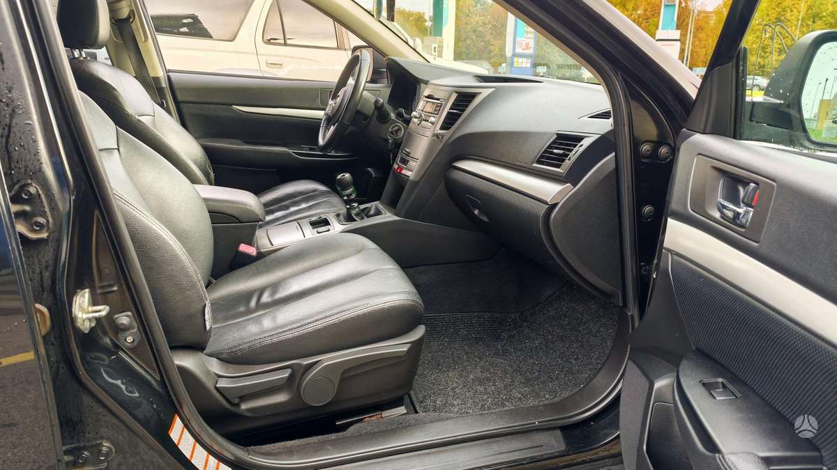 Subaru Outback 2011 — фото 20