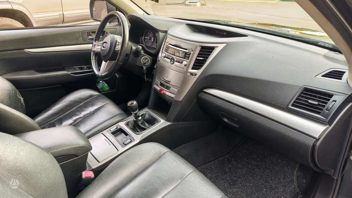 Subaru Outback 2011 — фото 21