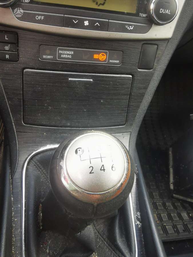 Toyota Avensis 2010 — photo 15