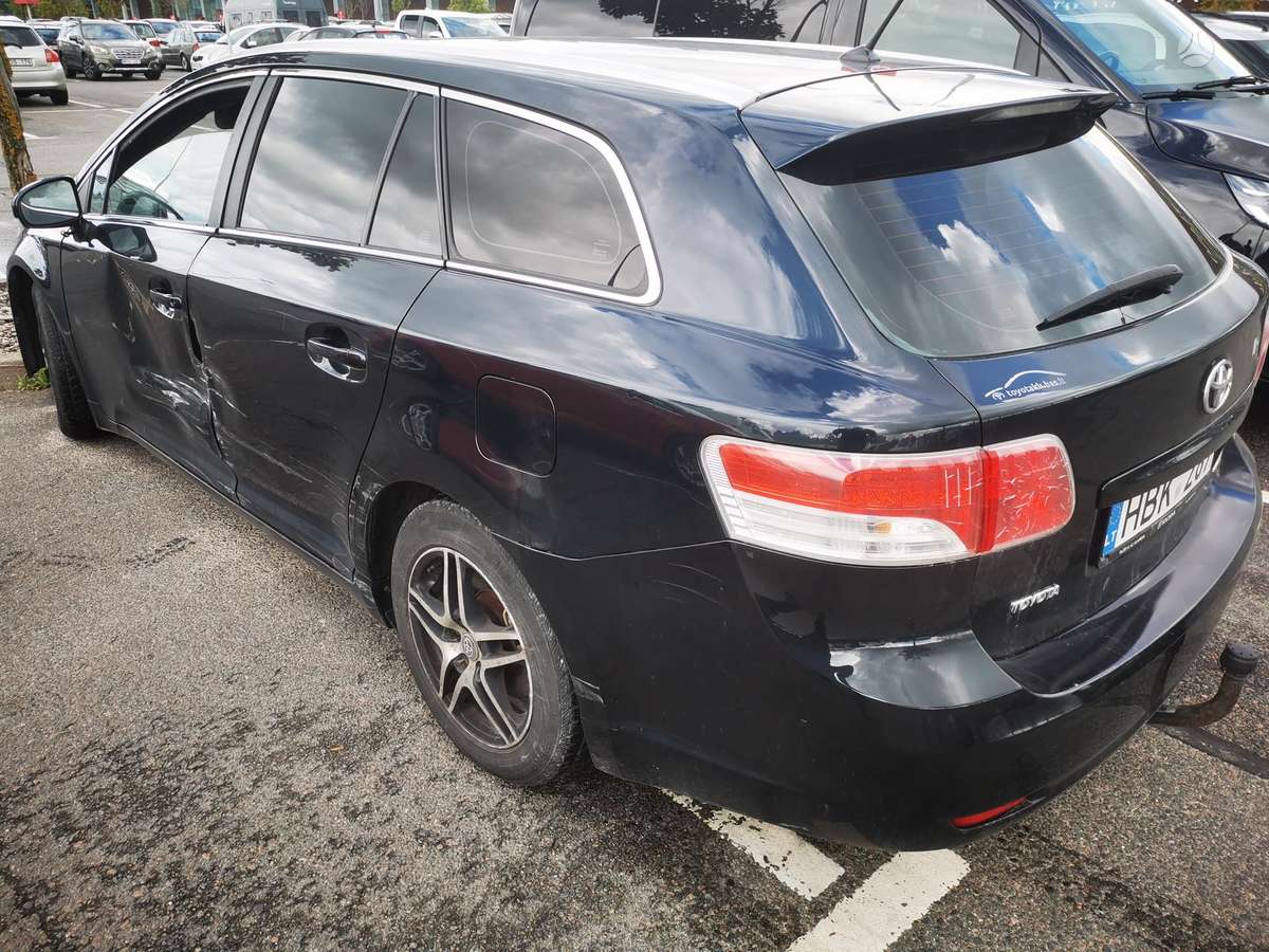 Toyota Avensis 2010 — photo 16